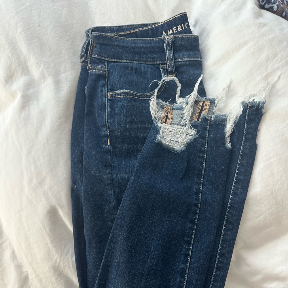 American Eagle Size 4 long jeans. Super stretch fabric!